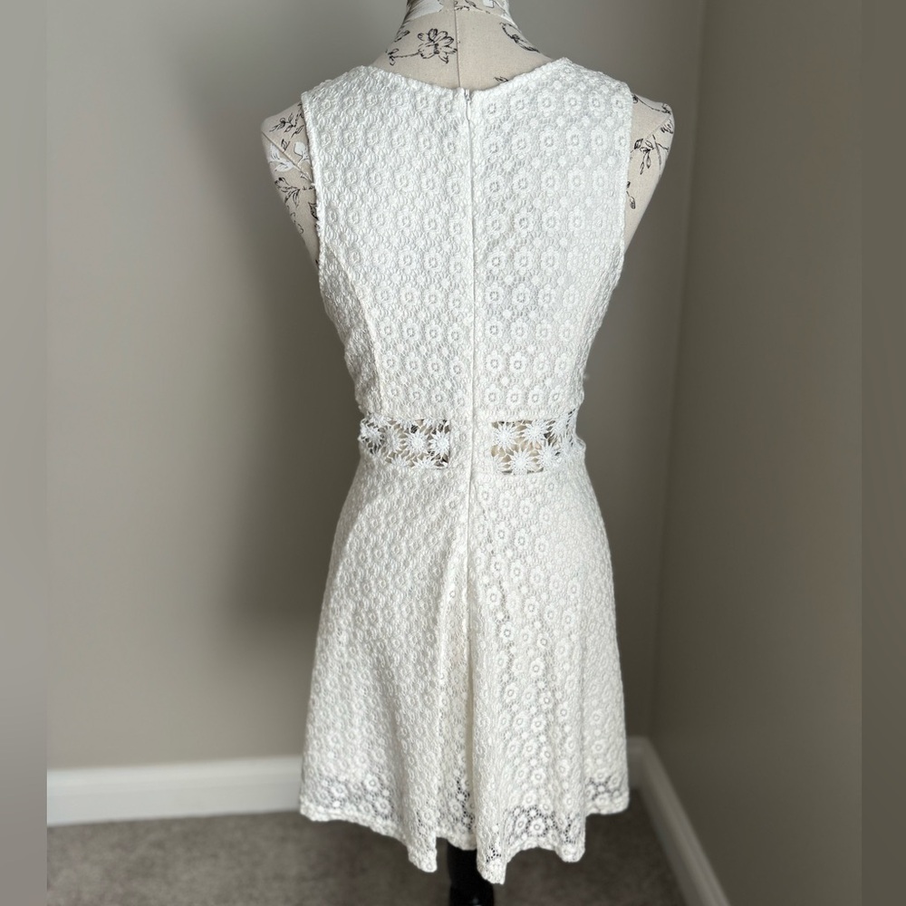 IRIS Ivory White Floral Lace Sundress - Picture 4 of 5